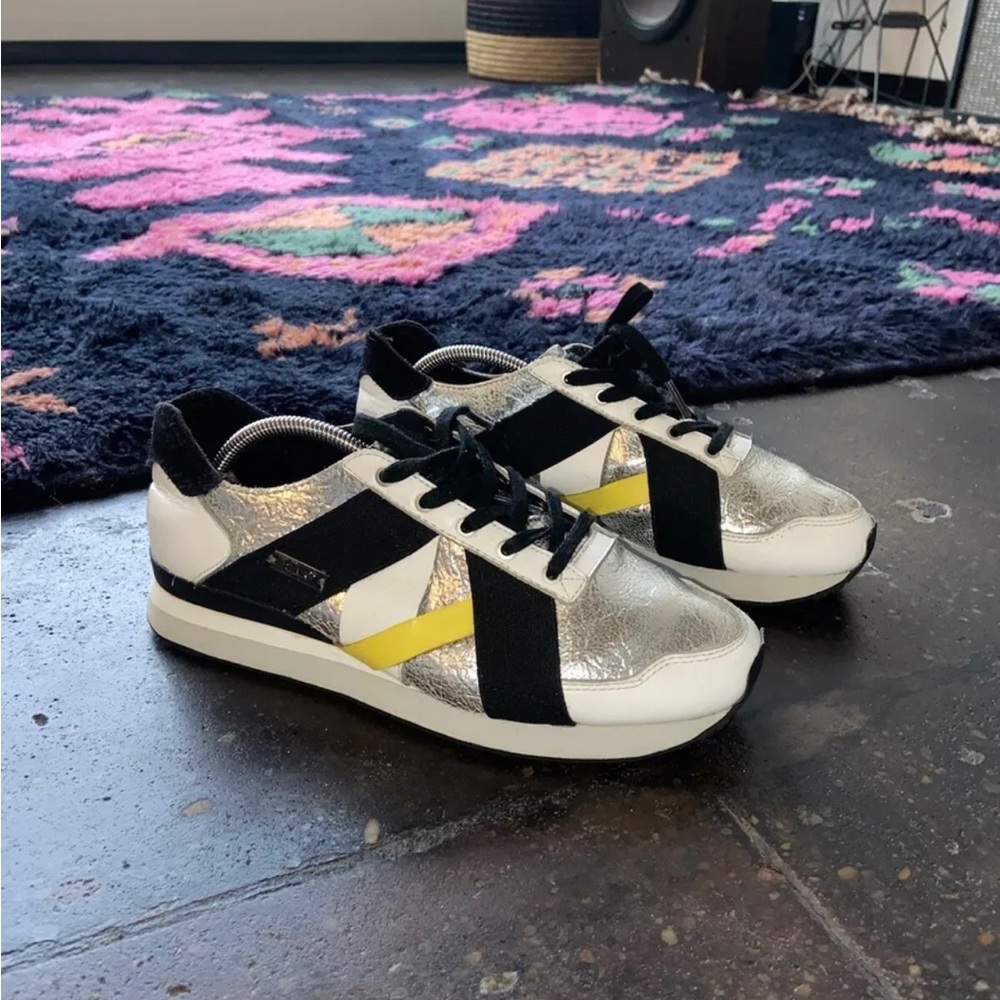adidas SLVR discontinued sneakers size US (women’s) 7.5 / Men’s 6 / EU 38 2/3.